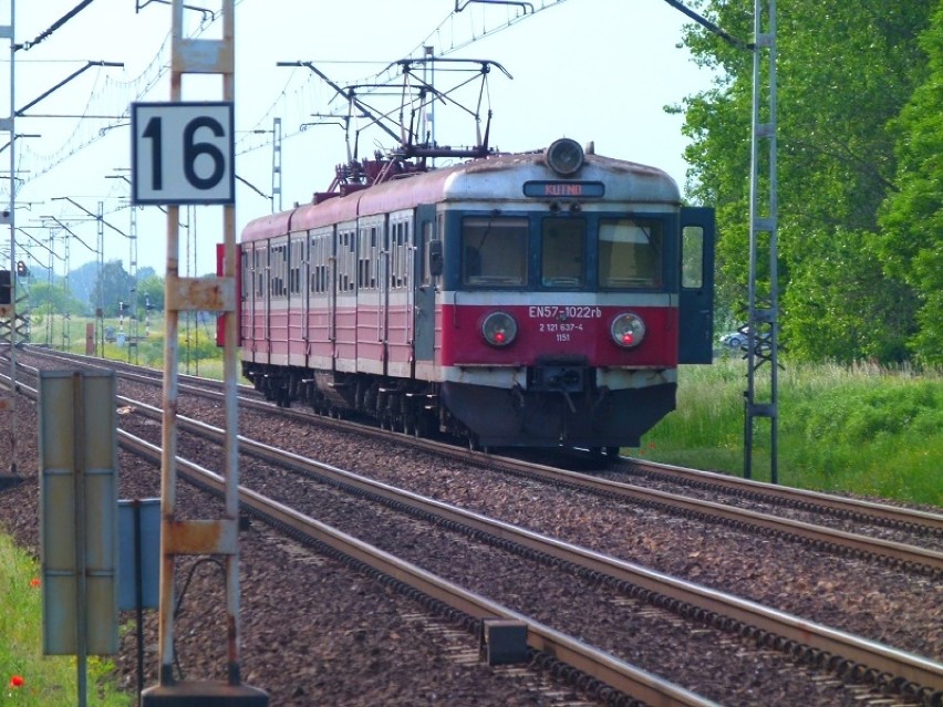 Śmiertelny wypadek w Łowiczu. Mężczyzna potrącony przez pociąg [ZDJĘCIA]