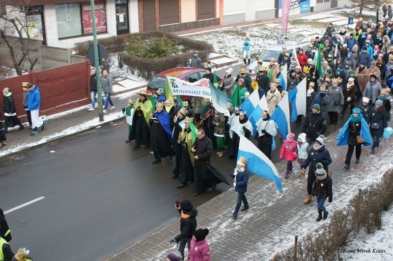 Orszak Trzech Króli w Lublińcu przemaszerował głównymi ulicami [ZDJĘCIA]