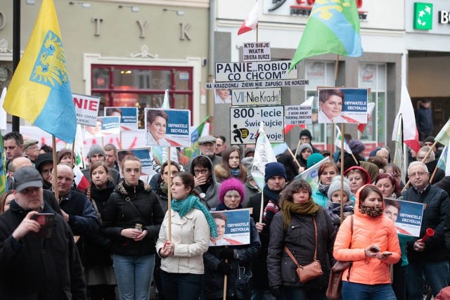 Po niedzielnym marszu ws. powiększenia granic Opola prezydent Arkadiusz Wiśniewski wydał oświadczenie, że miasto odstępuje od mediacji z gminą Dobrzeń Wielki