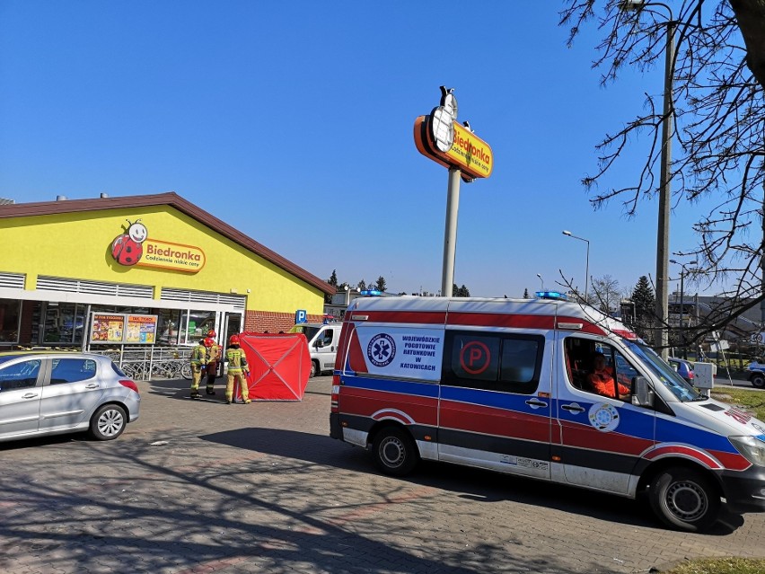 Dramat przed Biedronką. 77-latek zmarł w Tarnowskich Górach