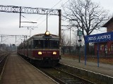 Nie jeżdżą pociągi Kolei Śląskich na trasie Katowice - Rybnik. Złodzieje skradli trakcję