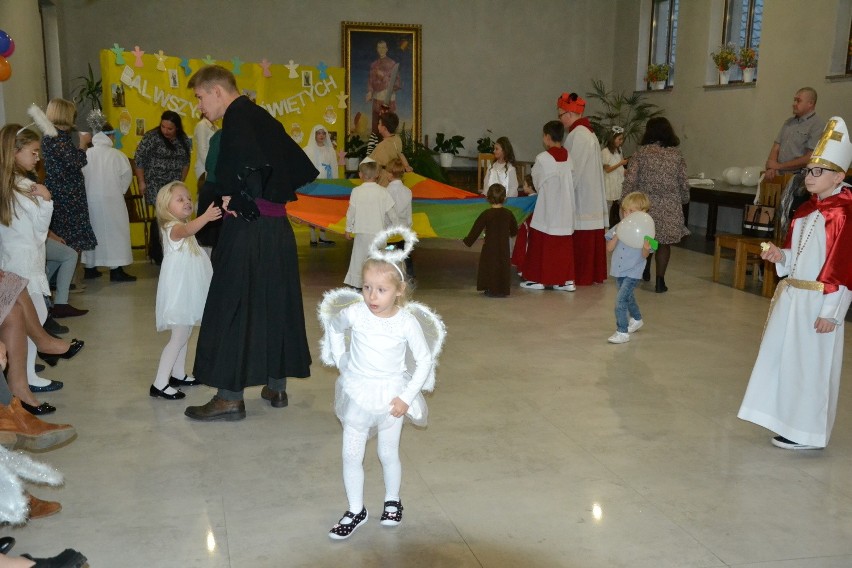 Na „Balu Wszystkich Świętych” w parafii Bł. M. Kozala  w Lipnie bawiły się dzieci