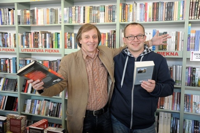Andrzej Kalinowski i Piotr Brysacz (od lewej) zapraszają na trzecią już edycję targów książki