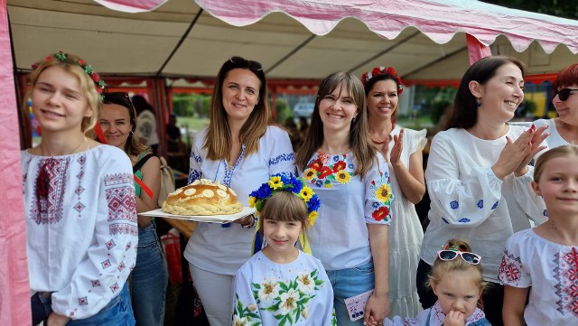 W piątkowe popołudnie w Szymiszowie pod Strzelcami Opolskimi, gdzie powstało 8 mieszkań dla uchodźców, zorganizowano międzynarodowy piknik. W ten sposób Urząd Marszałkowski podsumował projekt.