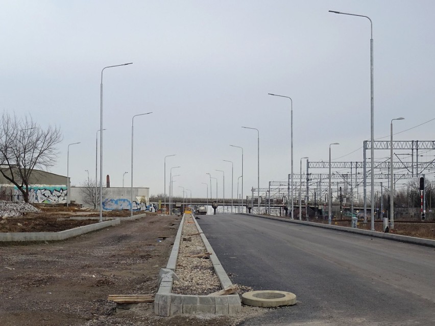 Budowa trasy N-S w Radomiu. Wkrótce będą wykonywać nasypy przy wiadukcie. Sprawdzamy postęp prac [zdjęcia] 