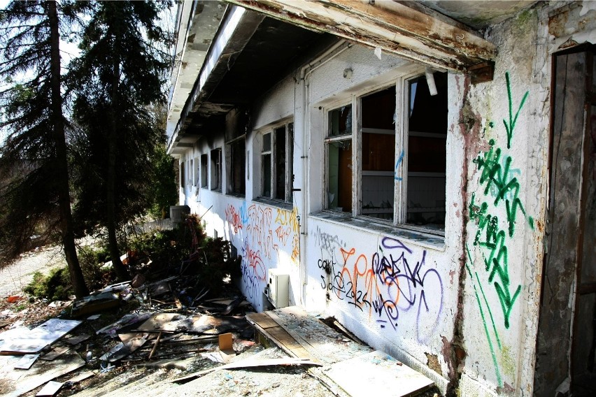 Ruiny byłego sanatorium "Zdrowie" w Orłowie. Rok 2013.