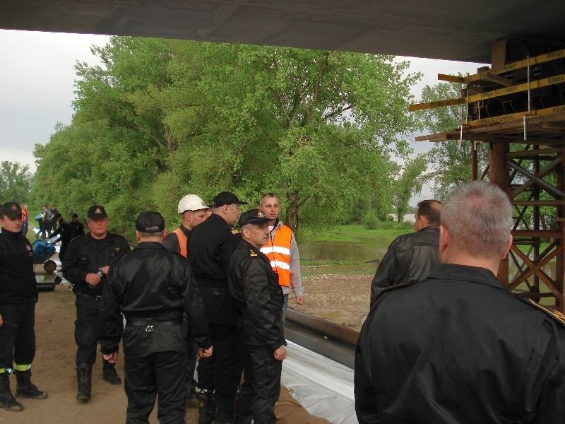 Powódź 2014 - budowa mostu w Solcu nad Wisłą