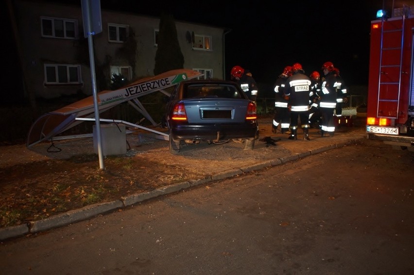 W sobotę (17.11) wieczorem 17-letni kierowca opla astry...