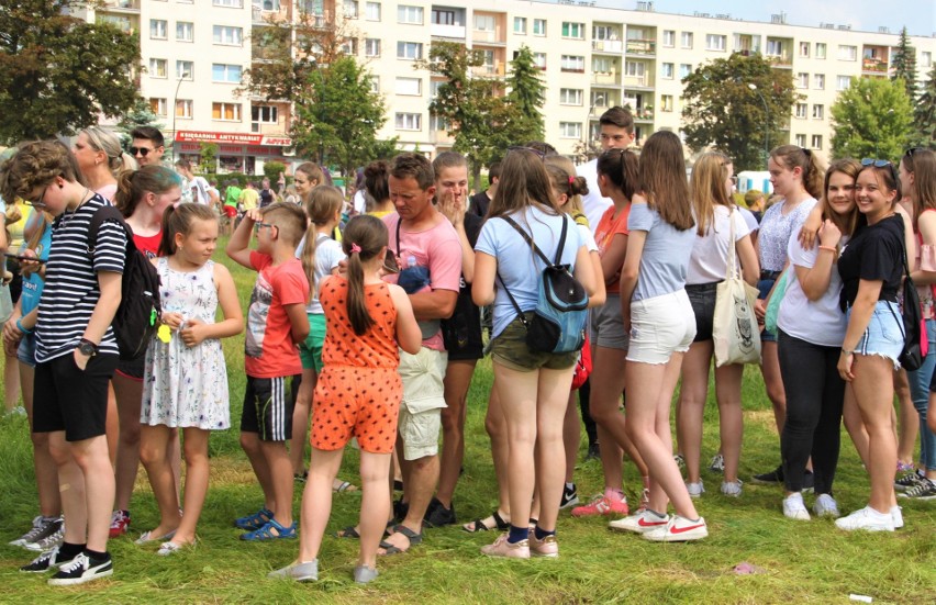 Nowy Sącz. Festiwal kolorów znowu przyciągnął tłumy. Było gorąco i bardzo kolorowo [ZDJĘCIA]