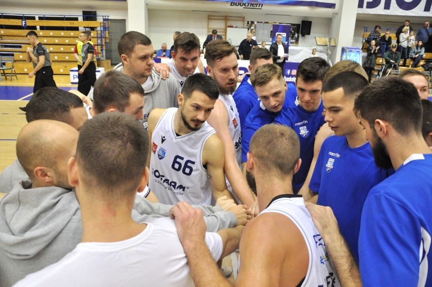 Koszykarze Biofarmu Basket po meczu z AZS Politechniką...