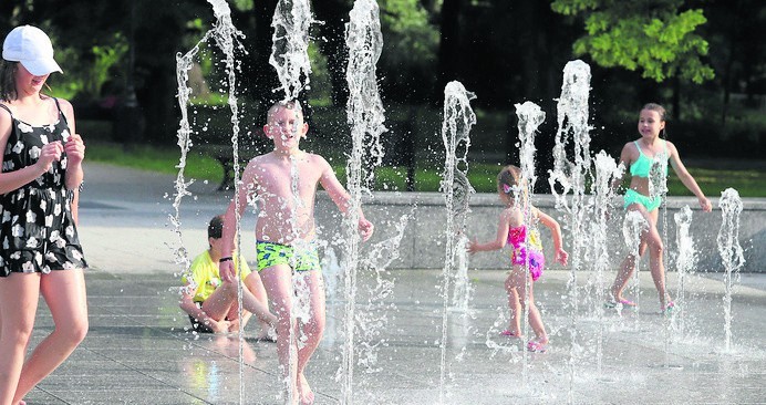 Przy temperaturze przekraczającej w słońcu 40 st. C każda...