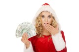 Pożyczka na święta? Jak wziąć bezpiecznie pożyczkę na Boże Narodzenie? Co sprawdzić? Na co zwrócić uwagę w umowie o pożyczkę?