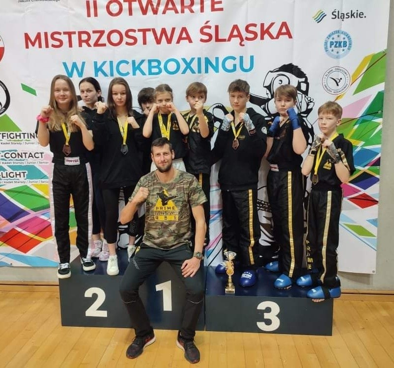 Grad medali ekipy Wielicko-Gdowskiej Szkoły Walki Prime w II Śląskiej Lidze Kickboxingu w Katowicach [ZDJĘCIA]