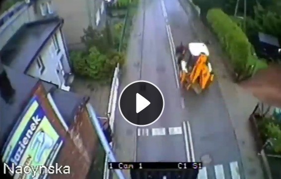Kierowca koparki zdemolował przystanek autobusowy w Rybniku...