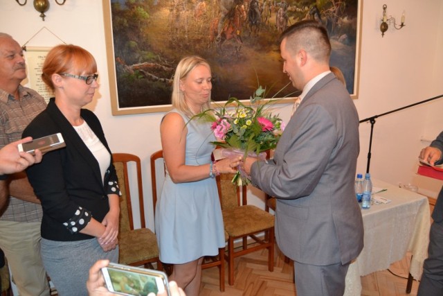 Bohaterki z Rumi, Iwona Gawryś oraz Paulina Niewiadomska, odebrały podziękowania od burmistrza i przewodniczącego RM.