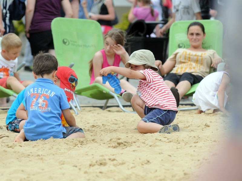 Letnie plażowanie na Rynku w Krośnie [ZDJĘCIA, WIDEO]