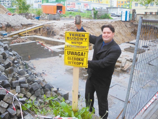 - Centrum będą budować nyscy bezrobotni, którzy w ten sposób nauczą się też fachu - mówi Marek Rymarz z PUP. (fot. Klaudia Bochenek)