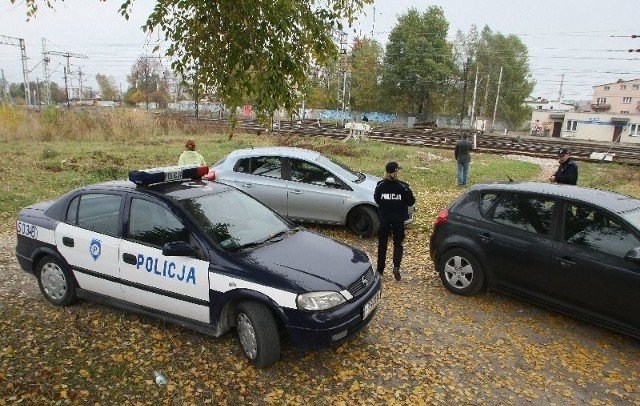 W sobotnie przedpołudnie policjanci pracowali miejscu, gdzie kobieta miała zostać skrzywdzona.