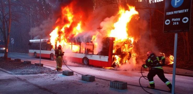 Pożar autobusu miejskiego w Gdańsku. Znana jest przyczyna zapłonu pojazdu