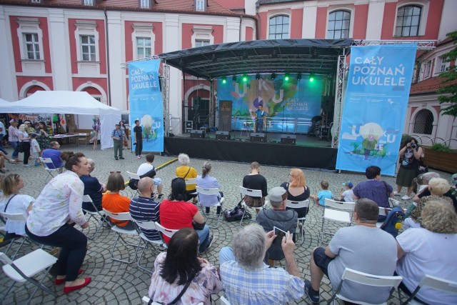 Sobota to drugi dzień III Festiwalu Cały Poznań Ukulele. Wykonawców było sporo i wszystko wskazuje na to, że Poznań staje się czołowym ośrodkiem gry na ukulele w Polsce.