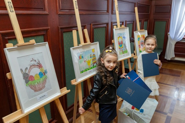 Spotkanie w Urzędzie Miasta Bydgoszczy z dziećmi, które uczestniczyły w konkursie na miejską kartkę wielkanocną