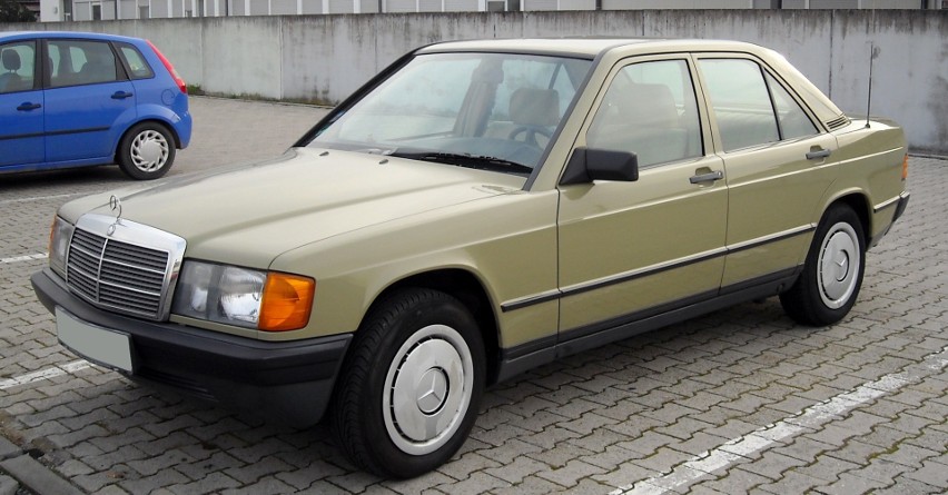 Mercedes 190 – na rynku motoryzacyjnym zadebiutował 8...