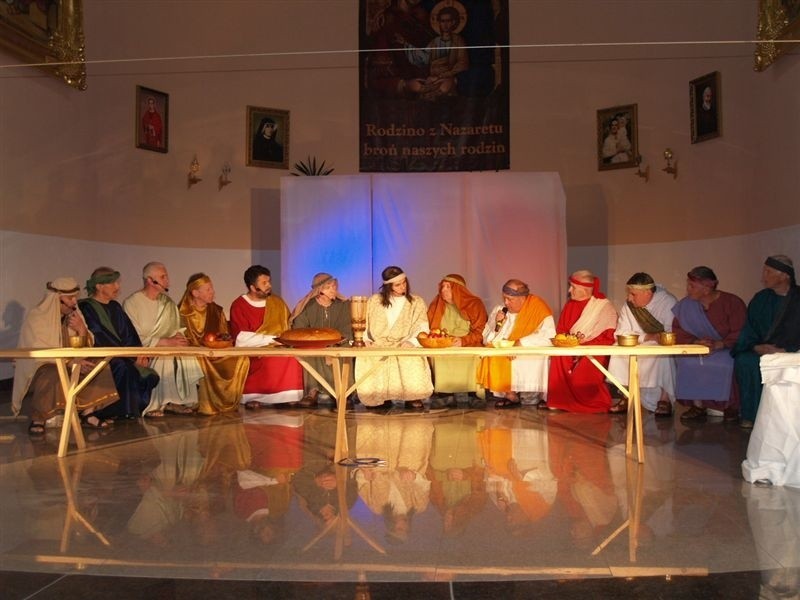 Misterium Męki Pańskiej w parafii św. Rodziny w Wyszkowie (zdjęcia)