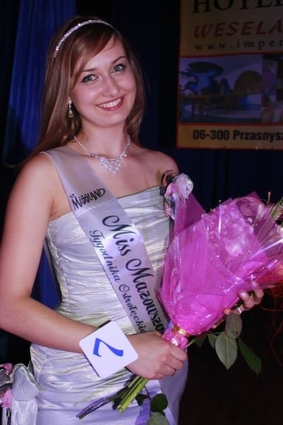 W reklamie jest też piękna dziewczyna - to Ilona Korycka, która podczas wyborów Miss Mazowsza 2012 otrzymała tytuł Miss Tygodnika Ostrołęckiego.