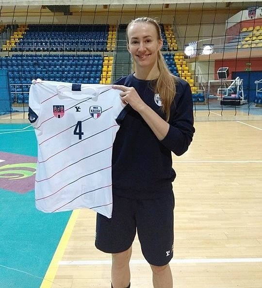 30-letnia środkowa, Ukrainka Anna Nazarenko, dumnie reprezentuje koszulkę swojego nowego zespołu, Energi MKS Kalisz