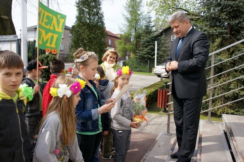 Chełmek. Deklaracje małych ekologów z okazji Międzynarodowego Dnia Ziemi