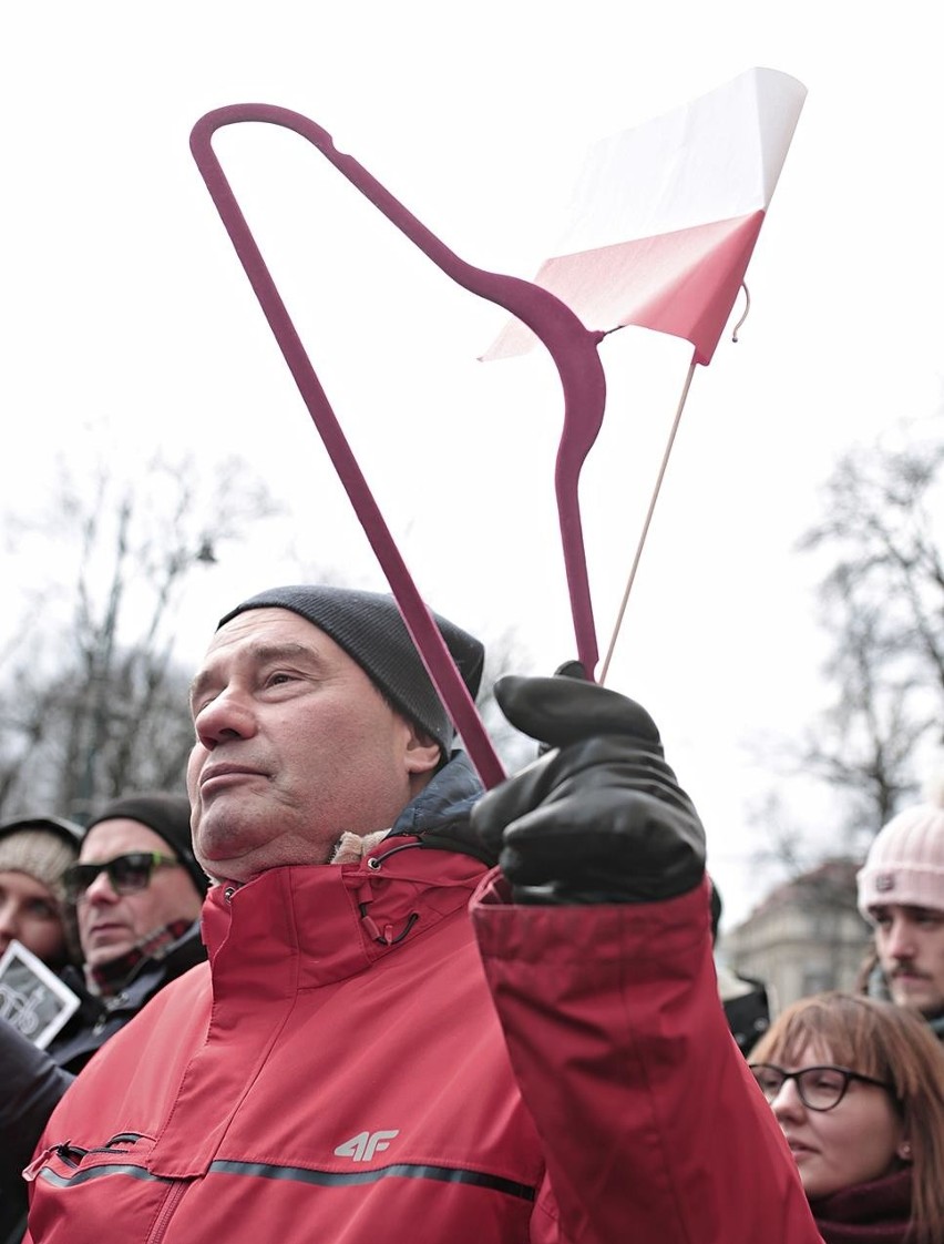 Kraków. Kobiety strajkowały: "Nie dla zaostrzenia ustawy antyaborcyjnej" 