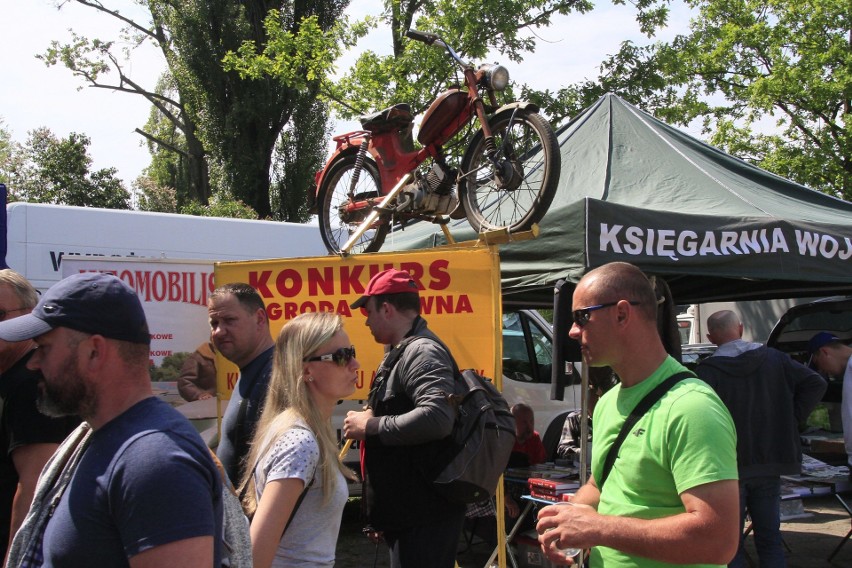 Moto Weteran Bazar w Łodzi. Największa giełda w Polsce [ZDJĘCIA]