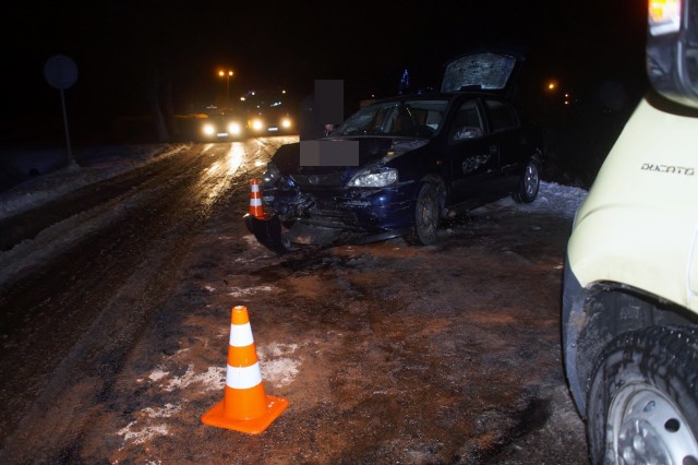 W poniedziałek (21 stycznia) po godzinie 20. doszło do kolizji w Bierkowie. Auto osobowe zderzyło się z samochodem dostawczym. Na drogach panują trudne warunki, jest ślisko. Policja apeluje o ostrożną jazdę.