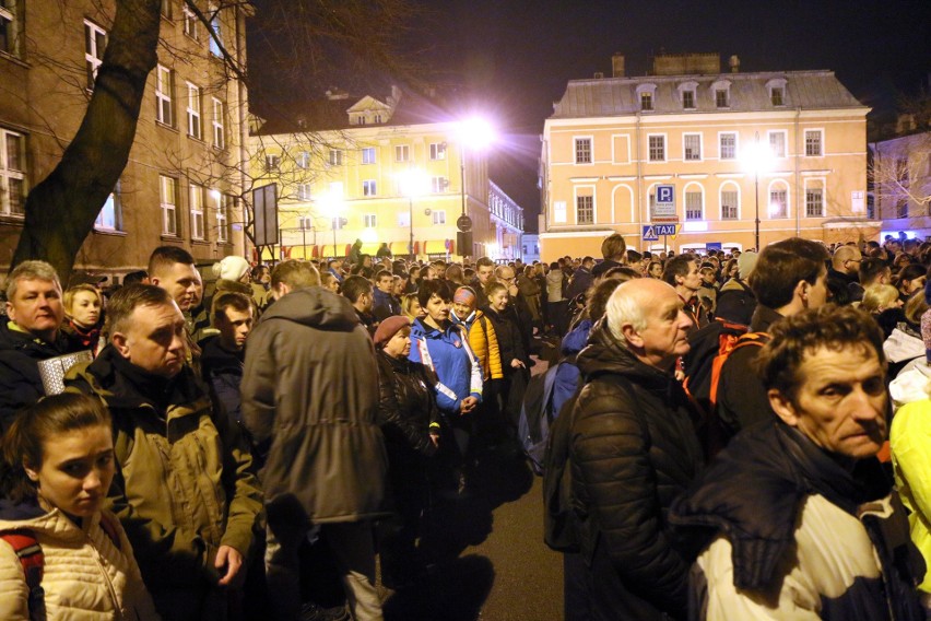 Ekstremalna Droga Krzyżowa. Szli w nocy i ciszy, ale nie samotnie (ZDJĘCIA)