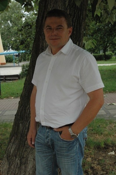 ARTUR JURKOWSKI mieszka w Głogowie. Z wykształcenia ekonomista. Zanim został wójtem, prowadził działalność gospodarczą i był dyrektorem GOK &#8211; u w Białołęce.