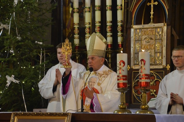 Relikwie Jana Pawła II zostały umieszczone w specjalnym relikwiarzu.