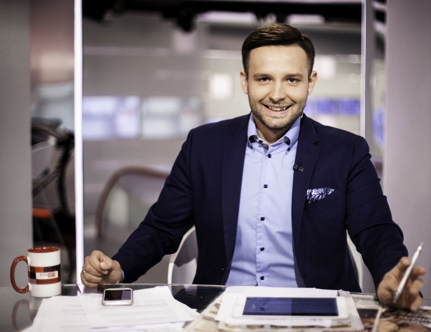 Karol Gnat, dziennikarz telewizyjny pochodzący z Szydłowca,...