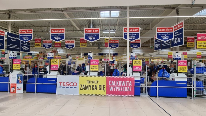 To już ostatnie chwile działania marketu Tesco Extra w Galerii Echo w Kielcach. Promocje sięgają nawet 80 procent (ZDJĘCIA)