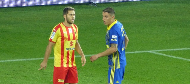 Matej Pucko (z lewej) zadebiutował w Koronie Kielce.