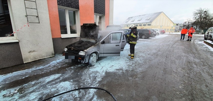 Auto zapaliło się na parkingu przy przychodni zdrowia w...