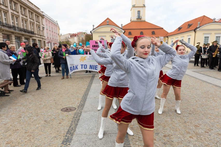 Kilkadziesiąt kobiet wzięło udział w marszu - Rak to nie...