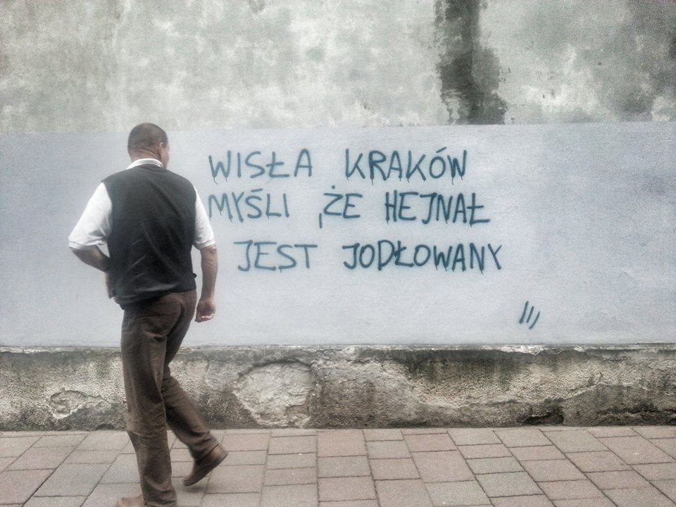 Swieta Wojna Na Murach Krakowska Wersja Slynnej Akcji Z Lodzi Zdjecia Gazeta Krakowska