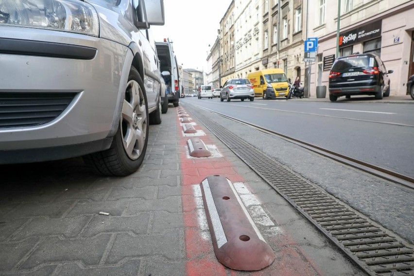 Kraków. Czy to koniec zatrzymań tramwajów na ulicy Długiej? Będą kolejne separatory