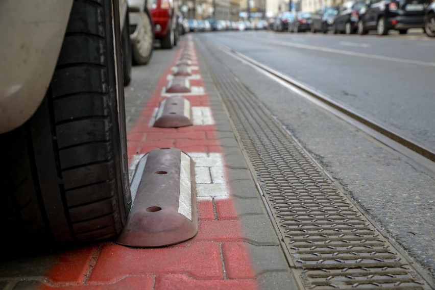 Kraków. Czy to koniec zatrzymań tramwajów na ulicy Długiej? Będą kolejne separatory