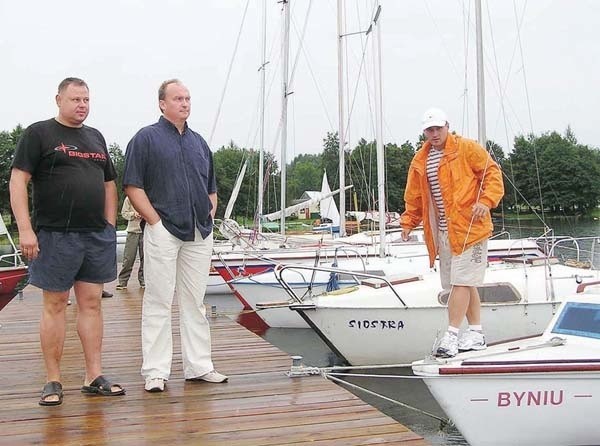 Miasteccy żeglarze uważają, że wędkarze akcją przeciwko nim opóźniają rozwój turystyki w Bobięcinie.