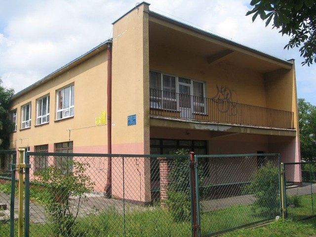 Na potrzeby Miejskiego Żłobka w Tarnobrzegu adoptowany jest budynek po Przedszkolu Integracyjnym, które zostało przeniesione w inne miejsce.