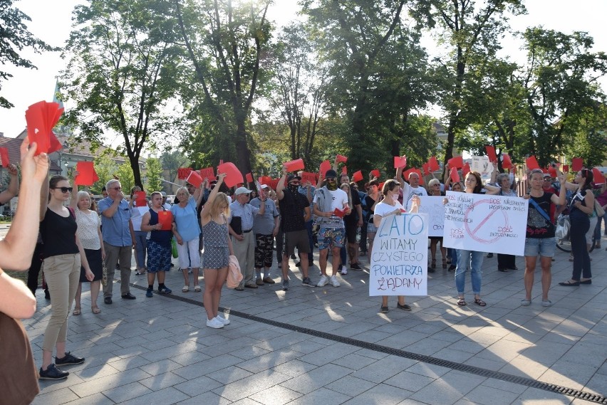 Około stu skawinian protestowało przeciw zatruwaniu...