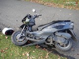 Nietrzeźwy motocyklista zderzył się w Rybniku z maserati! Kierujący nie posiadał uprawień do prowadzenia pojazdu. Został zabrany do szpitala