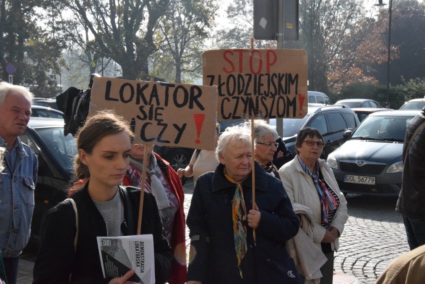 „Stop bandyckiej prywatyzacji” - protest sprzedanych lokatorów pod oknami wojewody