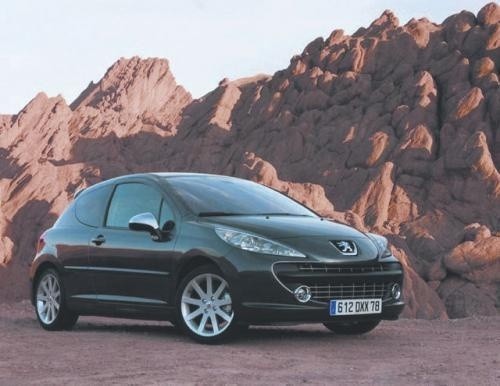 Peugeot 207 z silnikiem Diesla jest o 6,5 tys. zł droższy,...